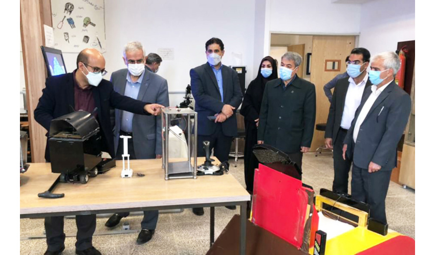 بازدید سرپرست دانشگاه فردوسی از آزمایشگاه مرکزی